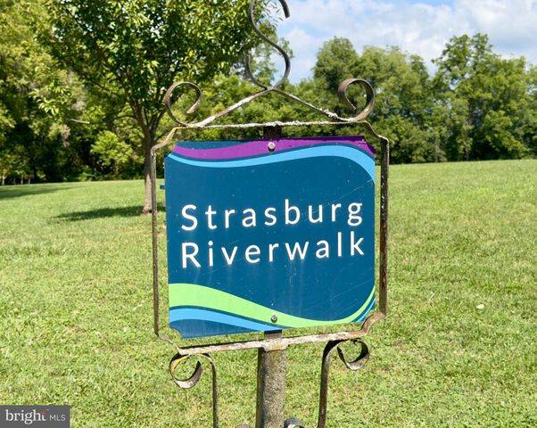 725 CHRISTIANSEN DR, Strasburg, VA 22657