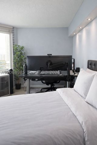 335 S Biscayne Blvd 1005, Miami, FL 33131