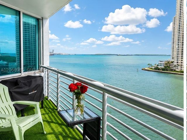 335 S Biscayne Blvd 1005, Miami, FL 33131