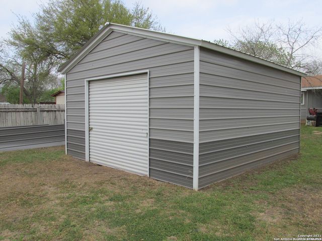2305 ELAINE DR, Hondo, TX 78861