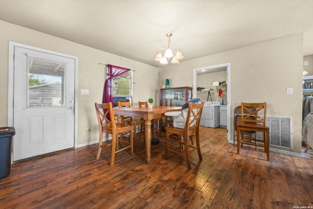 2305 Elaine Dr, Hondo, TX 78861