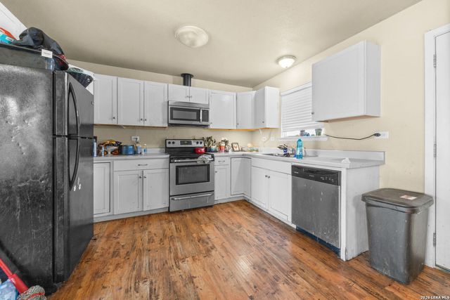 2305 Elaine Dr, Hondo, TX 78861