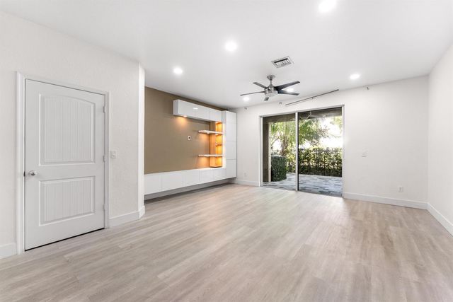 354 SE 1st Way 354, Deerfield Beach, FL 33441