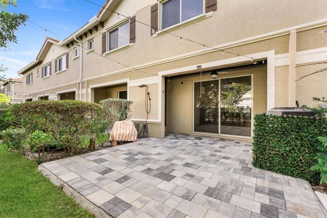 354 SE 1st Way 354, Deerfield Beach, FL 33441