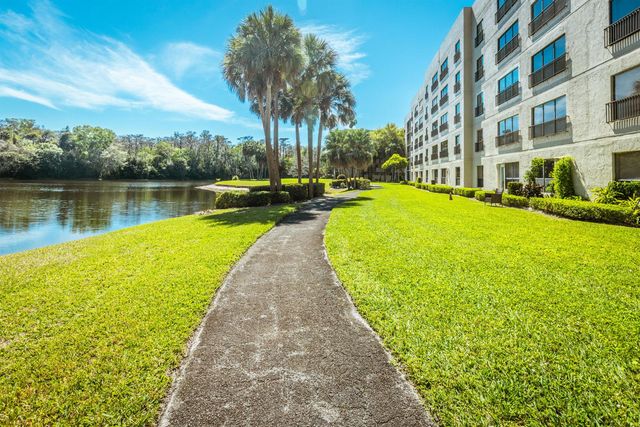 3000 NW 42nd Avenue B101, Coconut Creek, FL 33066