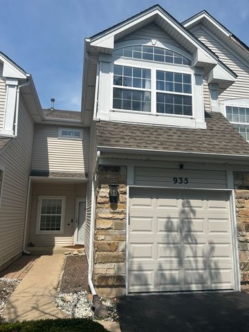 935 Viewpoint Drive, Lake In The Hills, IL 60156