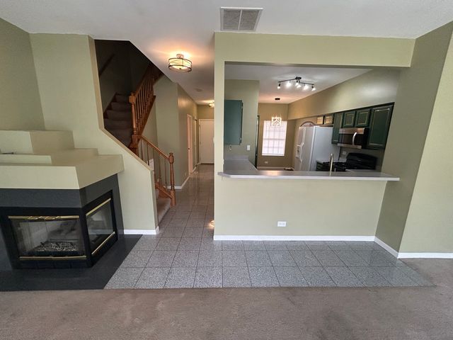 935 Viewpoint Drive, Lake In The Hills, IL 60156