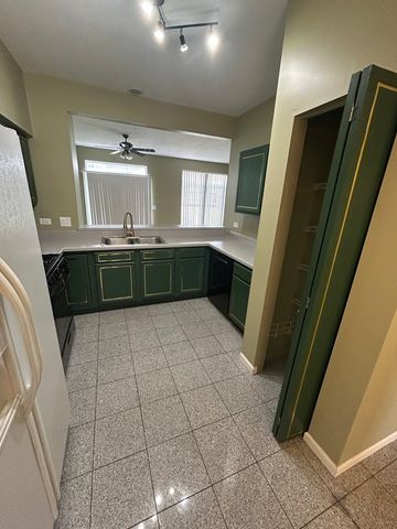 935 Viewpoint Drive, Lake In The Hills, IL 60156