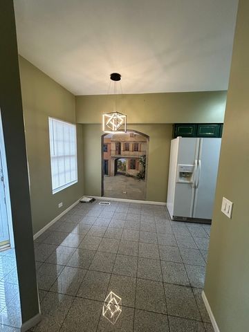 935 Viewpoint Drive, Lake In The Hills, IL 60156