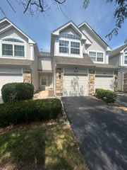 935 Viewpoint Drive, Lake In The Hills, IL 60156