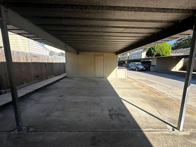 2120 Greenbriar Colony Drive, Houston, TX 77032