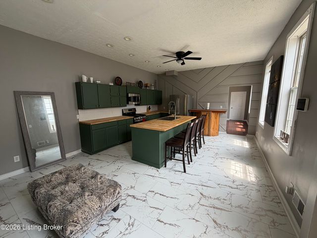 3679 Parthenia Ave, Louisville, KY 40215