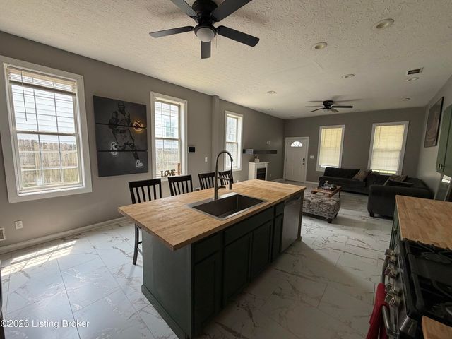 3679 Parthenia Ave, Louisville, KY 40215
