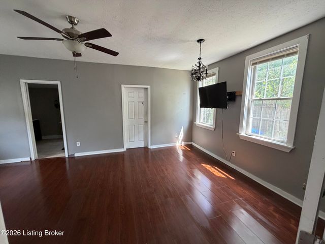 3679 Parthenia Ave, Louisville, KY 40215