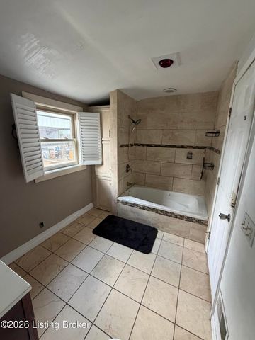 3679 Parthenia Ave, Louisville, KY 40215