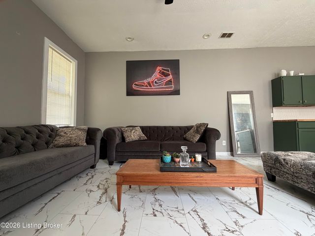 3679 Parthenia Ave, Louisville, KY 40215
