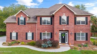 1376 Silver Leaf Drive, Lenoir City, TN 37772