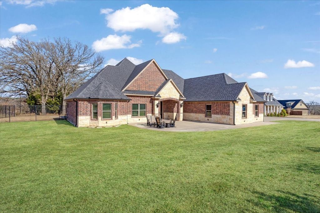 3909 Saddle Creek, Denison, TX 75020