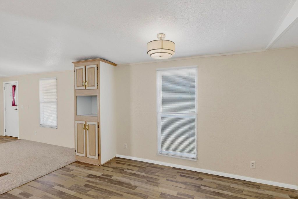 Image 15 of property listing at 9 Sangre De Cristo, Moriarty, NM 87035