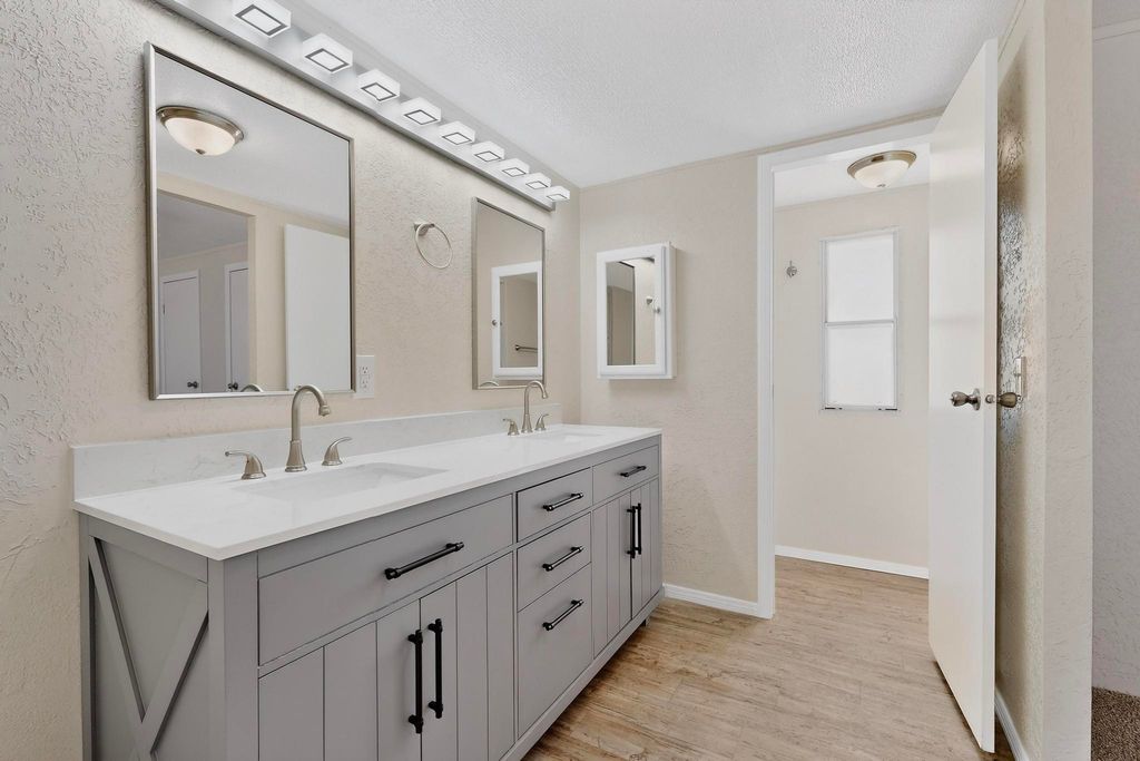 Image 26 of property listing at 9 Sangre De Cristo, Moriarty, NM 87035