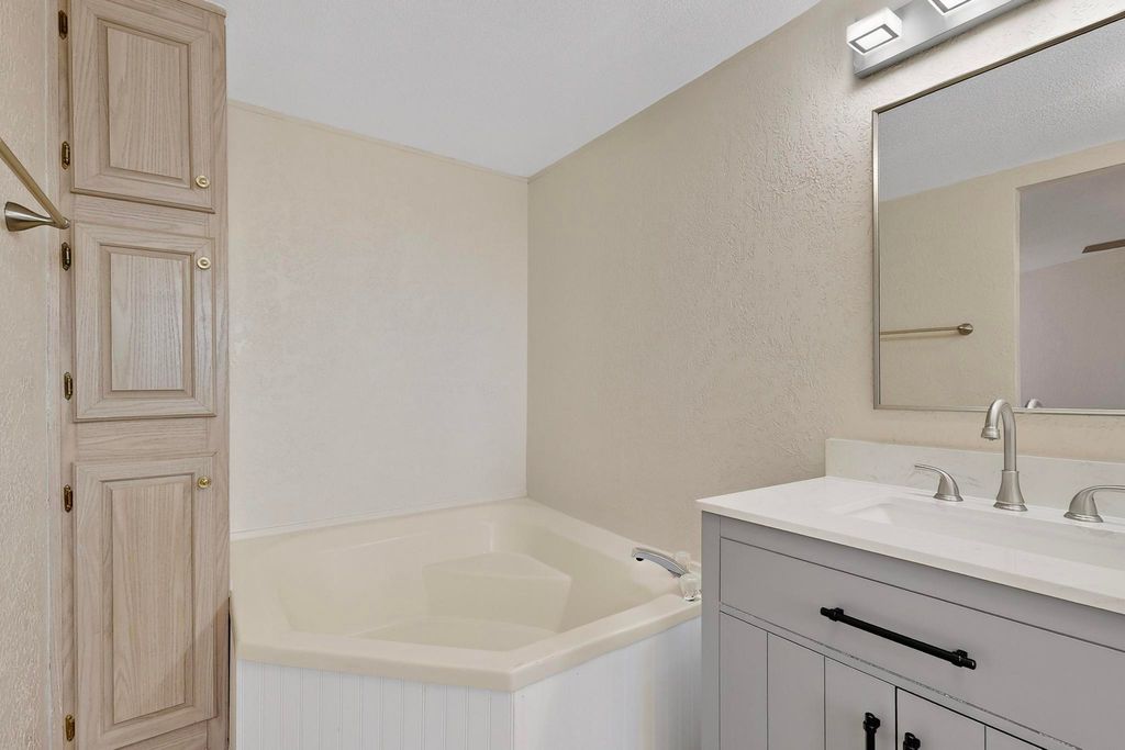 Image 27 of property listing at 9 Sangre De Cristo, Moriarty, NM 87035