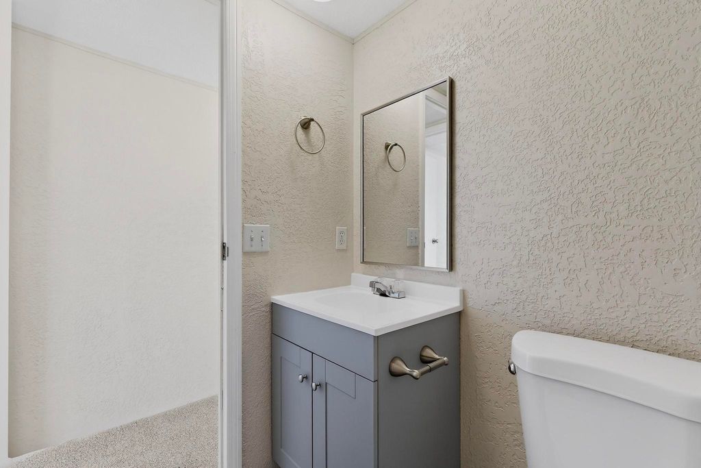 Image 34 of property listing at 9 Sangre De Cristo, Moriarty, NM 87035