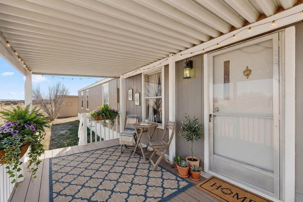 Image 5 of property listing at 9 Sangre De Cristo, Moriarty, NM 87035