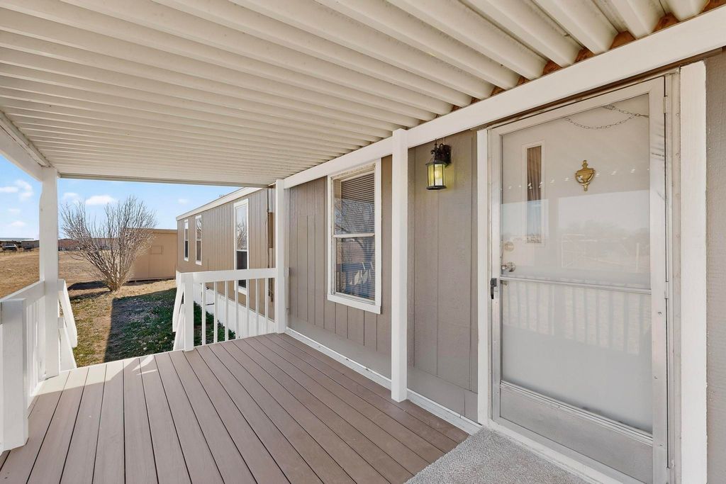 Image 6 of property listing at 9 Sangre De Cristo, Moriarty, NM 87035