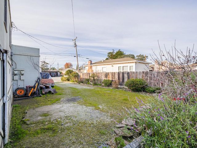 9 Memorial Avenue, Freedom, CA 95019