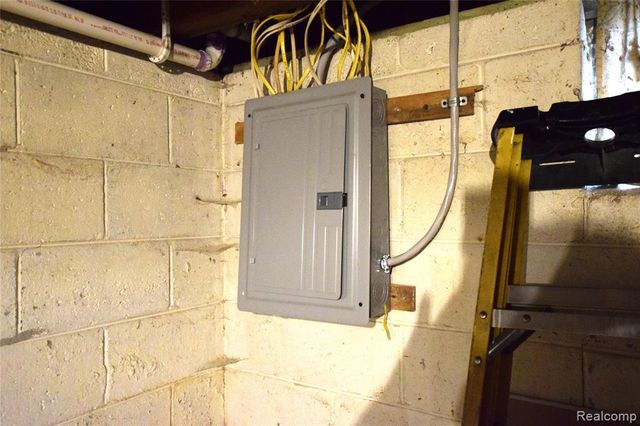 4822 Birchcrest Drive, Flint, MI 48504