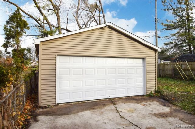 4822 Birchcrest Drive, Flint, MI 48504