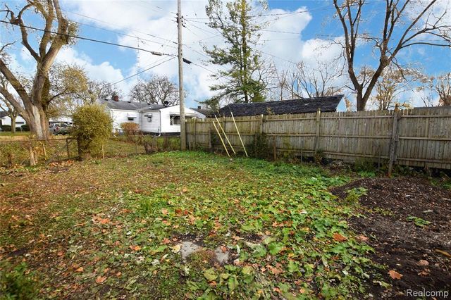 4822 Birchcrest Drive, Flint, MI 48504