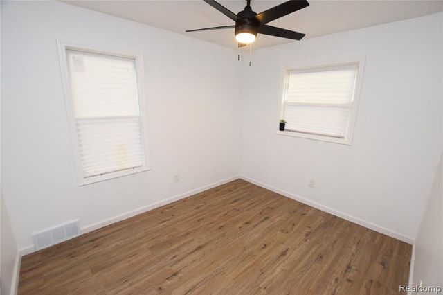 4822 Birchcrest Drive, Flint, MI 48504