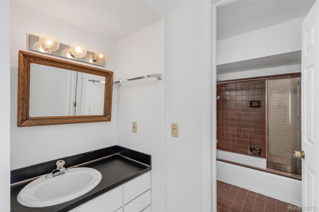 42467 Eldon Avenue, Clinton Charter Township, MI 48038