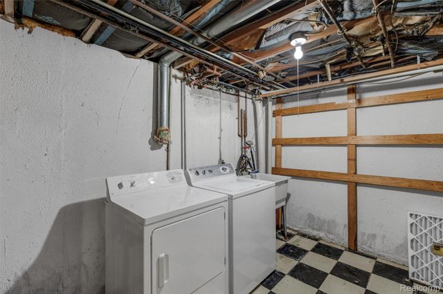 42467 Eldon Avenue, Clinton Charter Township, MI 48038