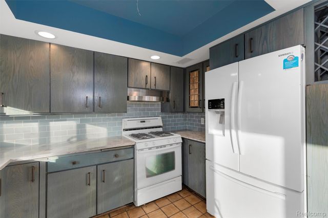 42467 Eldon Avenue, Clinton Charter Township, MI 48038