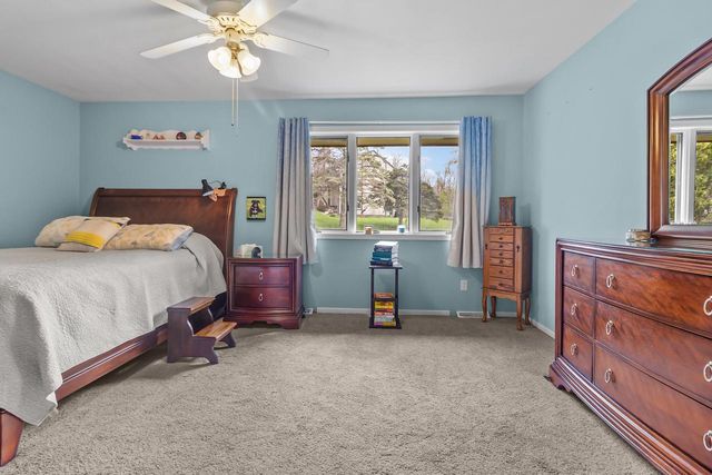 128 Glenview COURT, Janesville, WI 53548