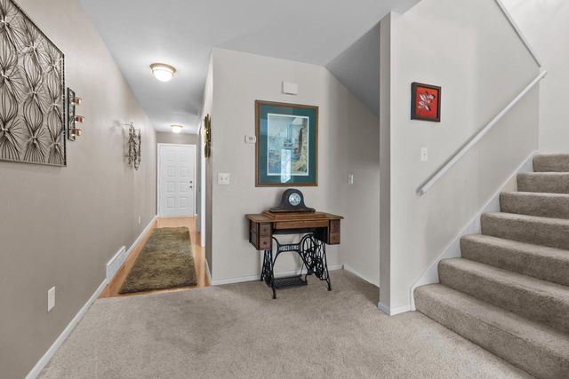 128 Glenview COURT, Janesville, WI 53548