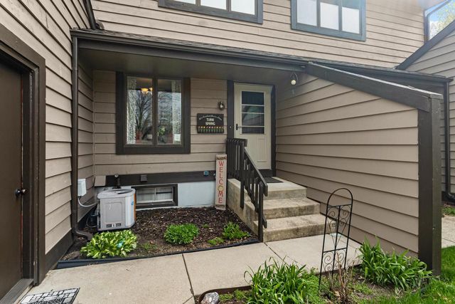 128 Glenview COURT, Janesville, WI 53548