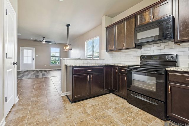 9067 Redwood Lake Blvd, Zachary, LA 70791
