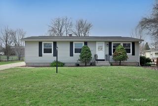 2411 W Lincoln Road, Mchenry, IL 60051