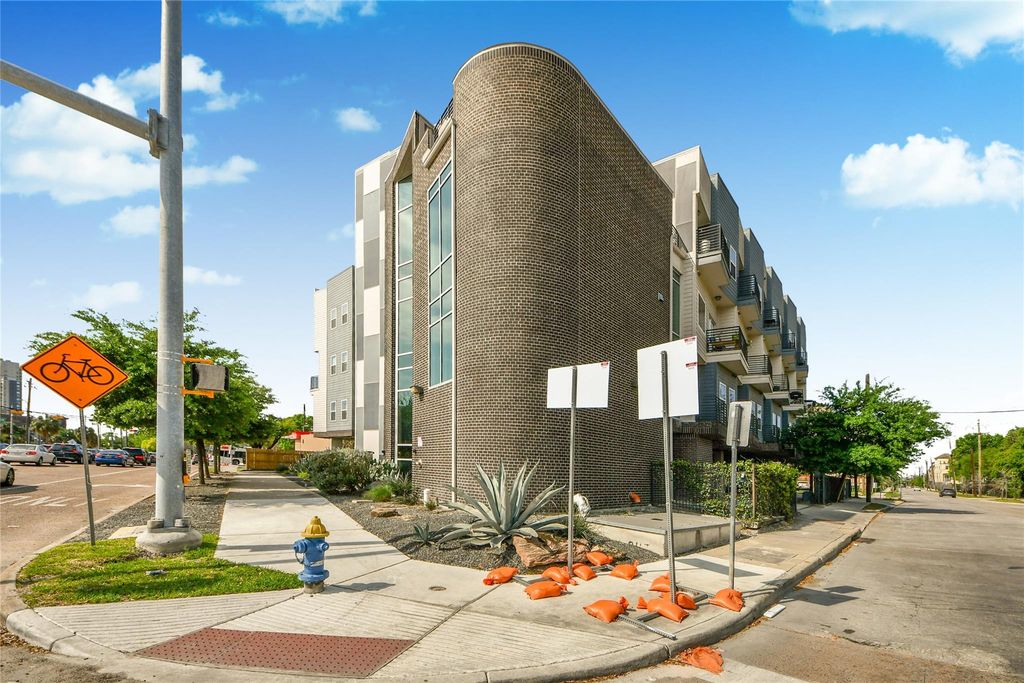 1011 Studemont Street 302, Houston, TX 77007