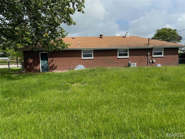 7208 Montclair, Godfrey, IL 62035