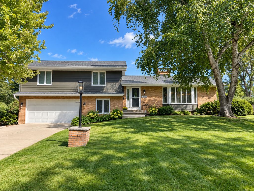 1800 Quebec Avenue N, Golden Valley, MN 55427 — exterior