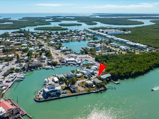 232 Harbor PL N, Goodland, FL 34140