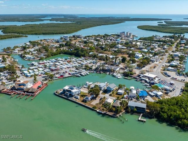 232 Harbor PL N, Goodland, FL 34140