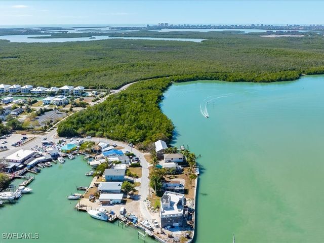 232 Harbor PL N, Goodland, FL 34140