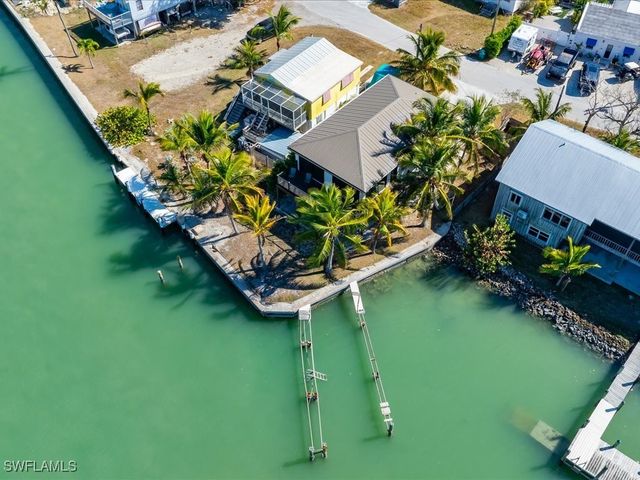 232 Harbor PL N, Goodland, FL 34140