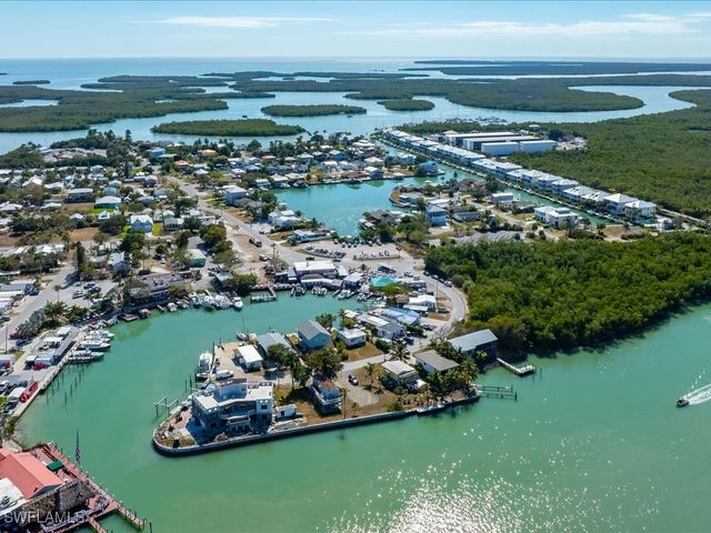 232 Harbor PL N, Goodland, FL 34140