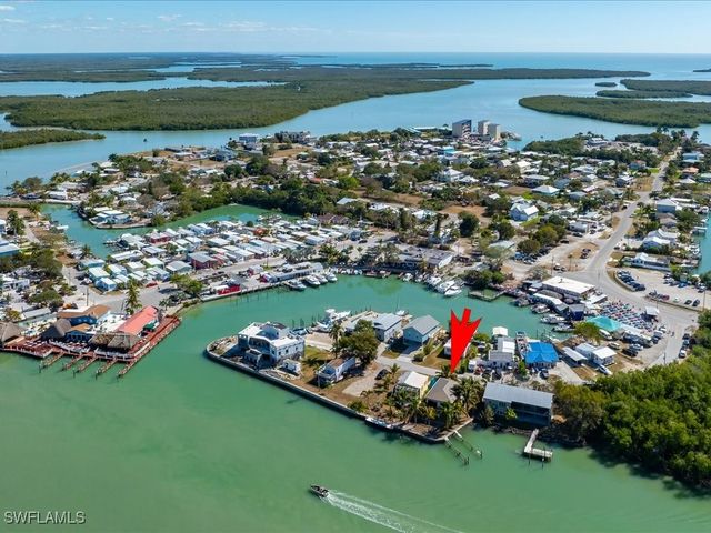 232 Harbor PL N, Goodland, FL 34140